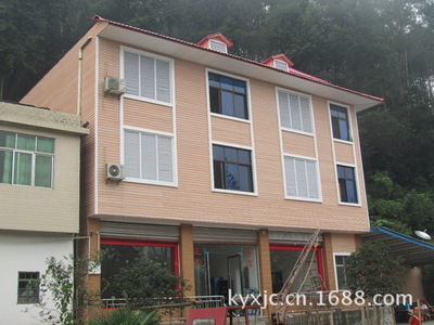 选择PVC外墙挂板的三大优势 抗紫外线与厂家直销省心更省钱